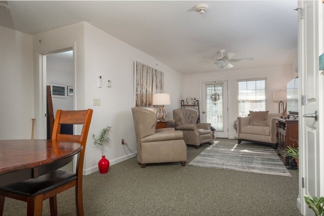 Building Photo - 2 bed, 2 bath independent senior living (55+ years of age) heat, hot water, & electricity include...