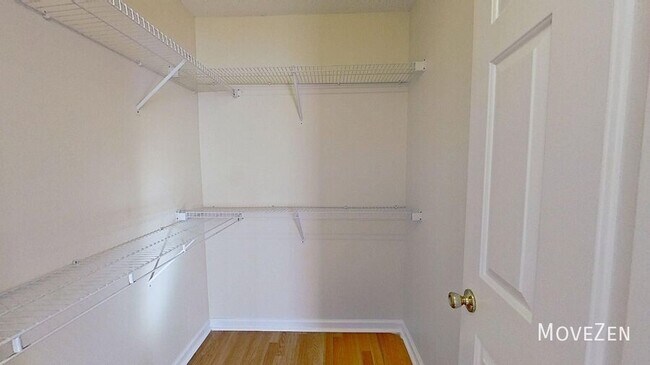 Building Photo - 903 Balfoure Dr