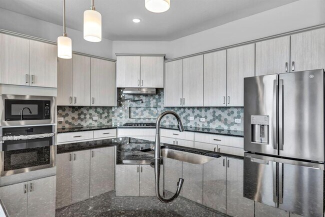 Building Photo - 252 Sabino Dr