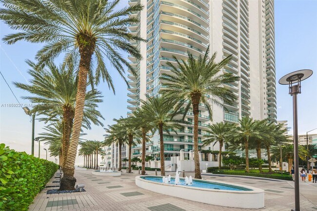 Building Photo - 1331 Brickell Bay Dr