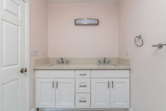 Building Photo - 7058 Willis Ave