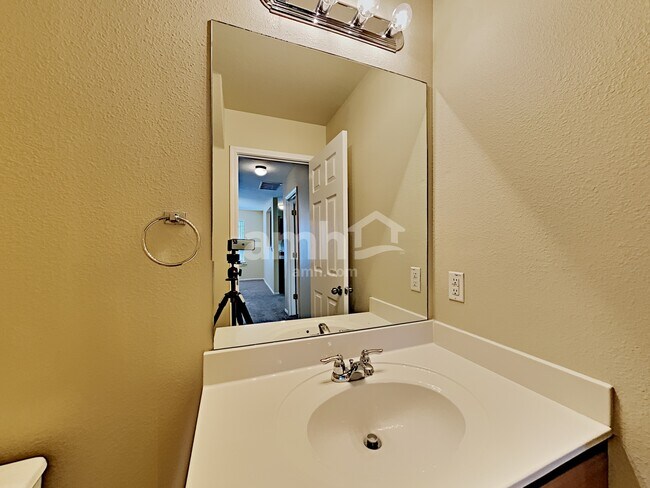 Building Photo - 250 Coopers Hawk