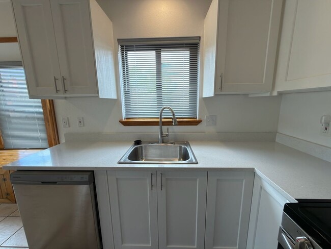 Building Photo - 1307 Rufina Ln