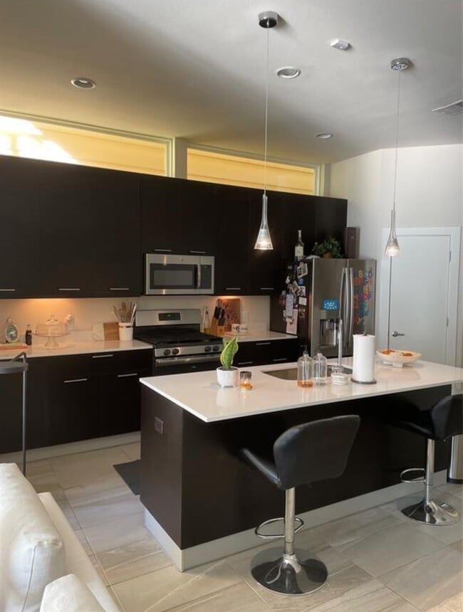 Building Photo - 5204 Hershe St