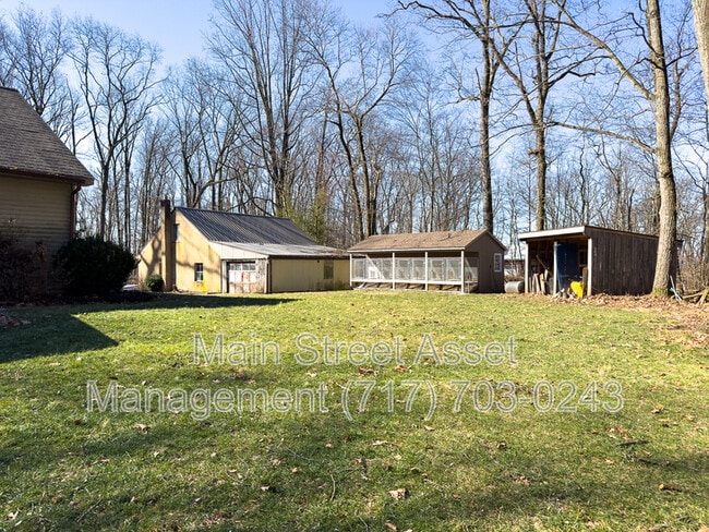 Building Photo - 735 Yellow Hill Rd