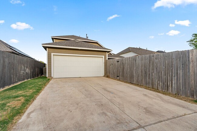 Building Photo - Beautiful 4 bedroom, 3 bathroom home in Hu...