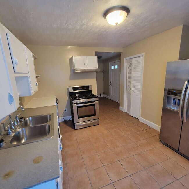 Building Photo - Fountain Square 2BR/2BA House w/Central Air!