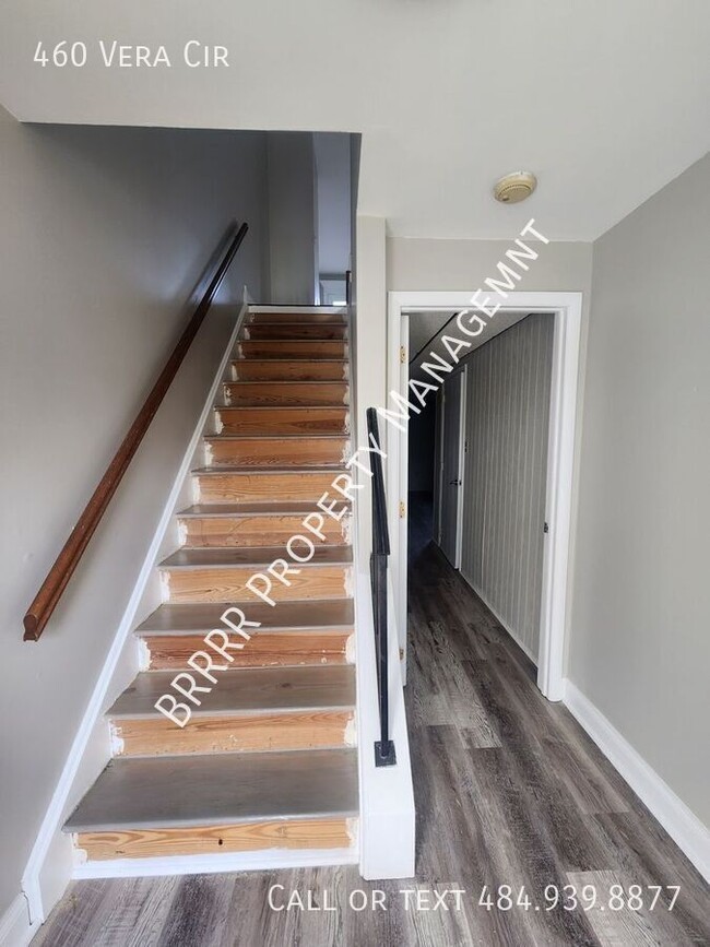Building Photo - 460 Vera Cir