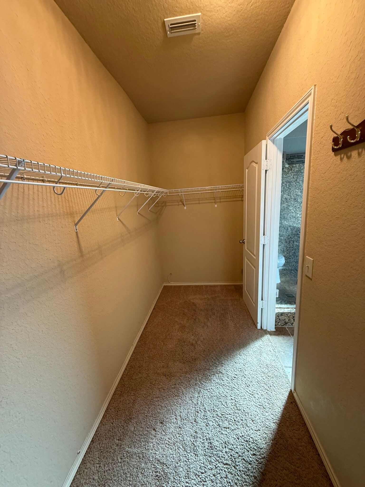 Bedroom Suite Master Carpeted Walk in Closet - 420 Slippery Rock