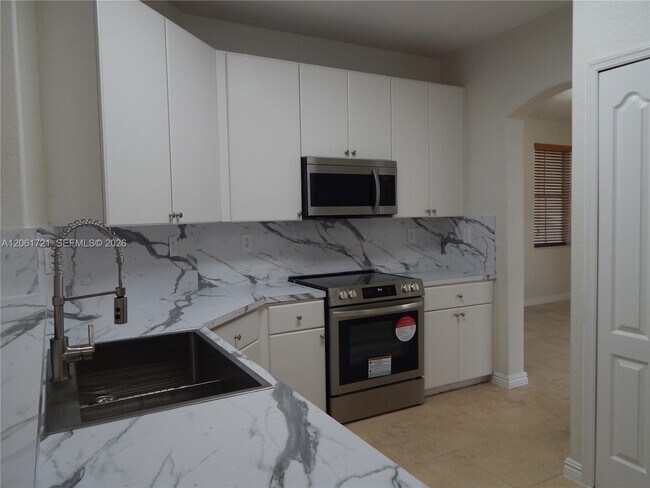 Building Photo - 320 SW 87th Ct