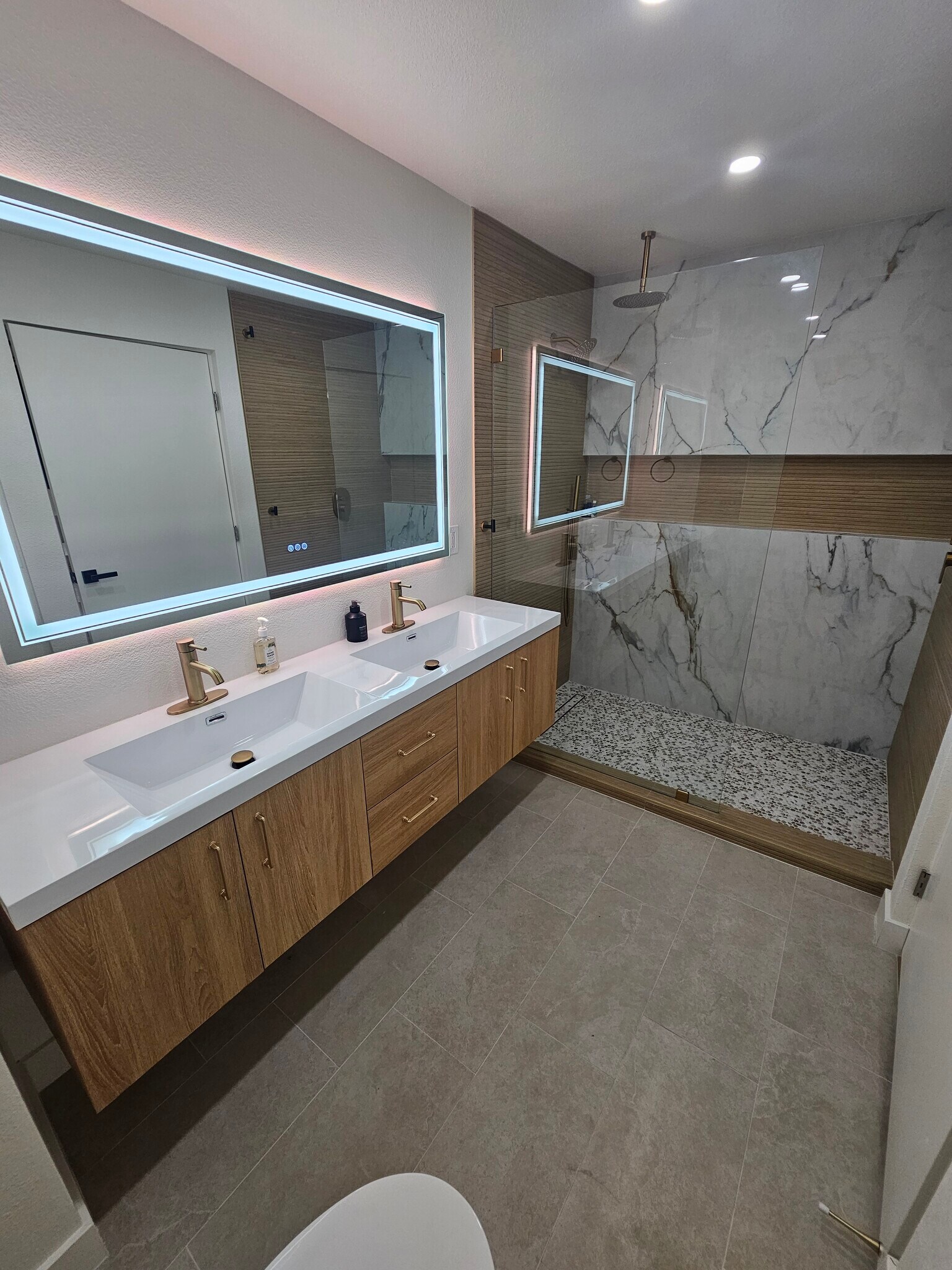 Building Photo - 266 E Via Escuela