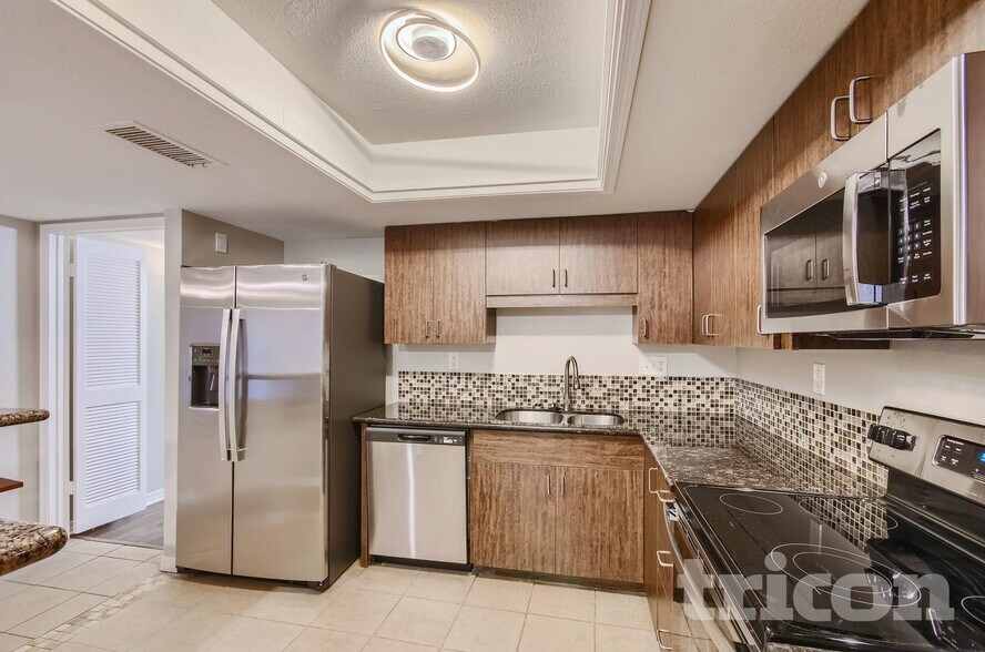 Building Photo - 13605 N 24th Ave