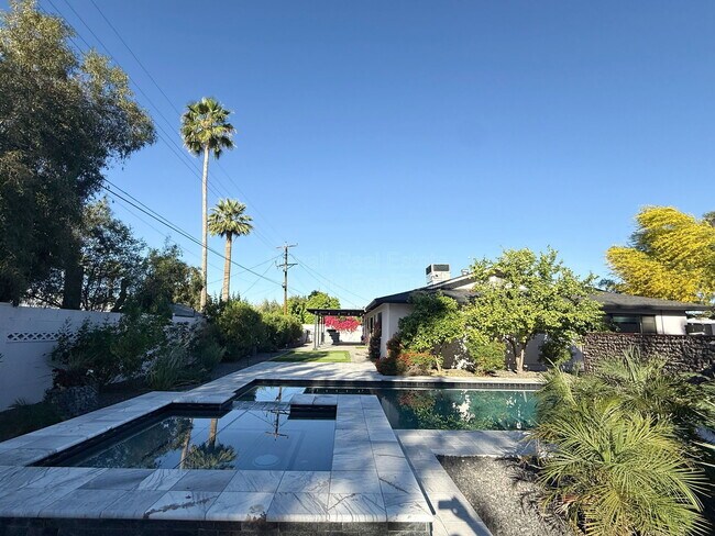 Building Photo - 8139 E Mulberry St