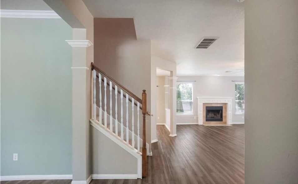 Building Photo - 308 Ponderosa Dr
