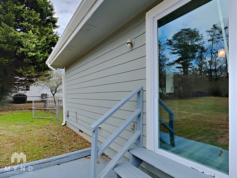 Building Photo - 3977 Lenora Church Rd