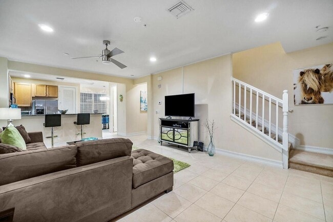 Building Photo - 111 SW 2nd Ave