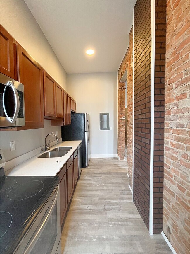 Building Photo - The Carriage House