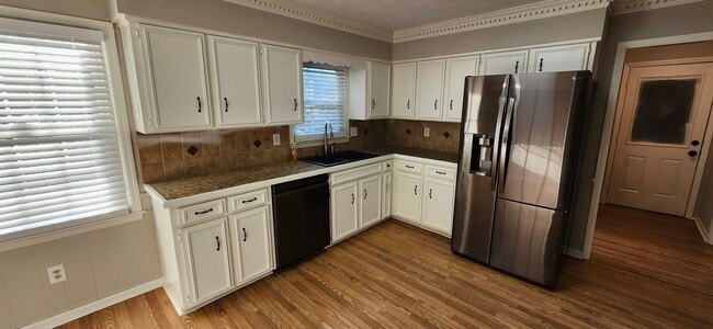 Building Photo - 3 bedroom home in North Columbus