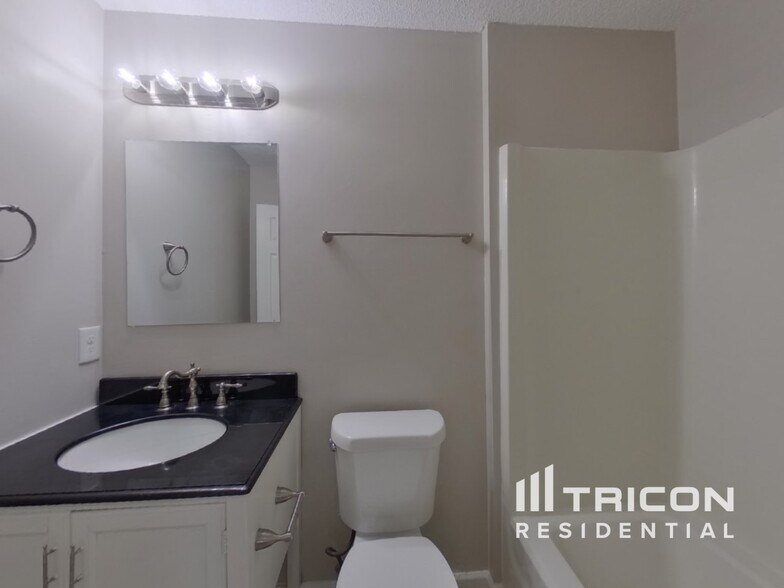 Building Photo - 2500 Justin Ct