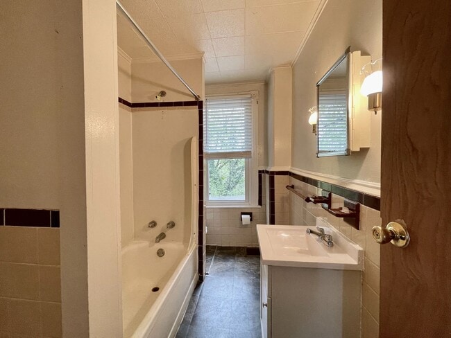 Building Photo - 97 York St