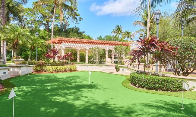 Building Photo - 1305 Myrtlewood Cir E