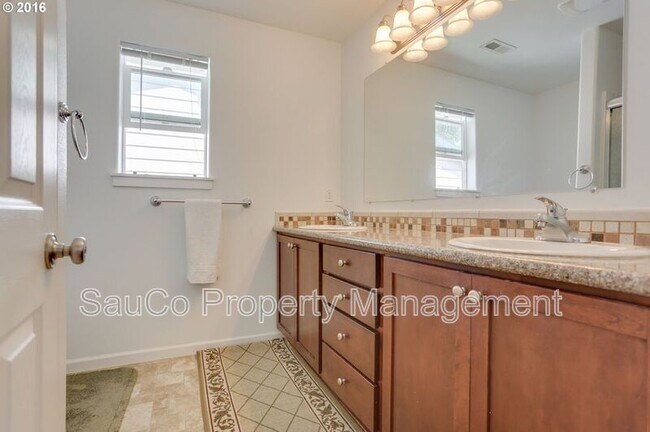 Building Photo - 15618 SE Caruthers Ct
