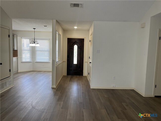 Building Photo - 3004 Panhandle Dr