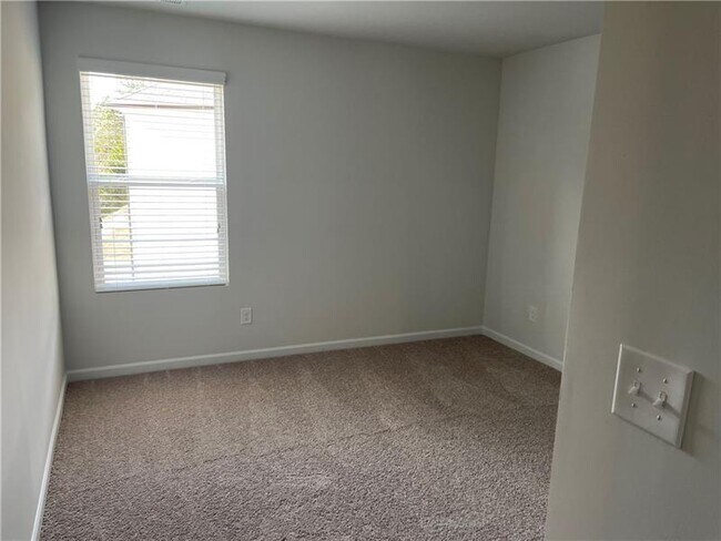 Building Photo - 240 Summerwood Ln