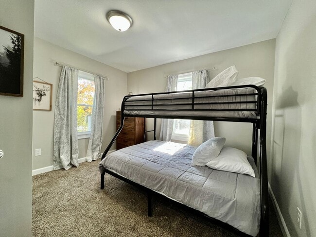 Building Photo - Beautiful 4 BDR Home - Near I-75