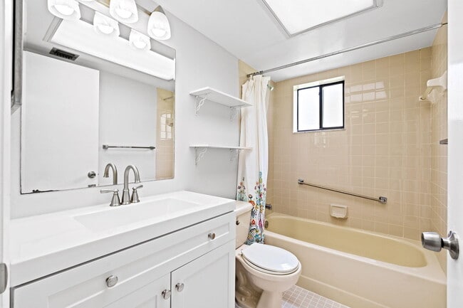 Building Photo - 5310 Las Verdes Cir