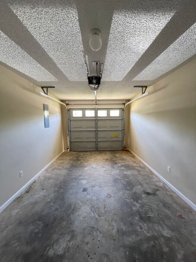 Building Photo - Foxhill Commons