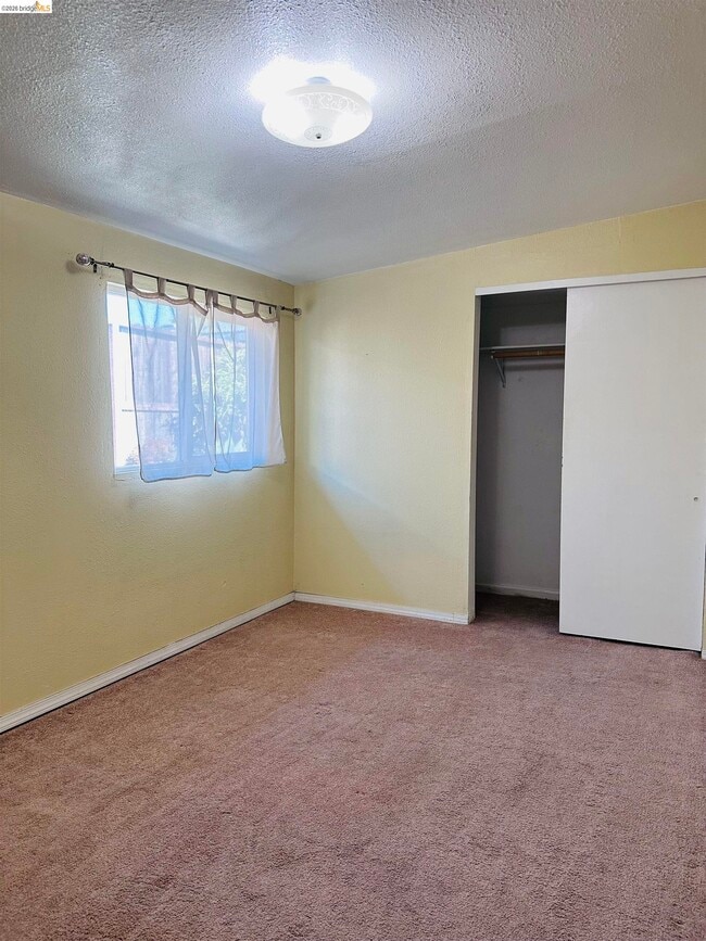 Building Photo - 1044 Agate Ave