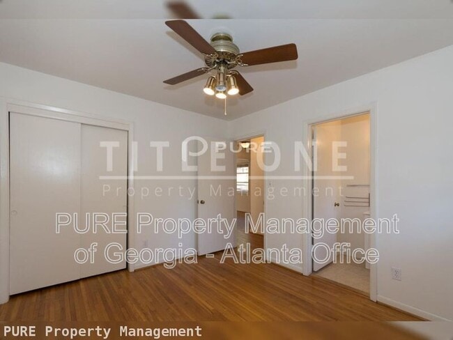 Building Photo - 2435 Woodacres Rd NE