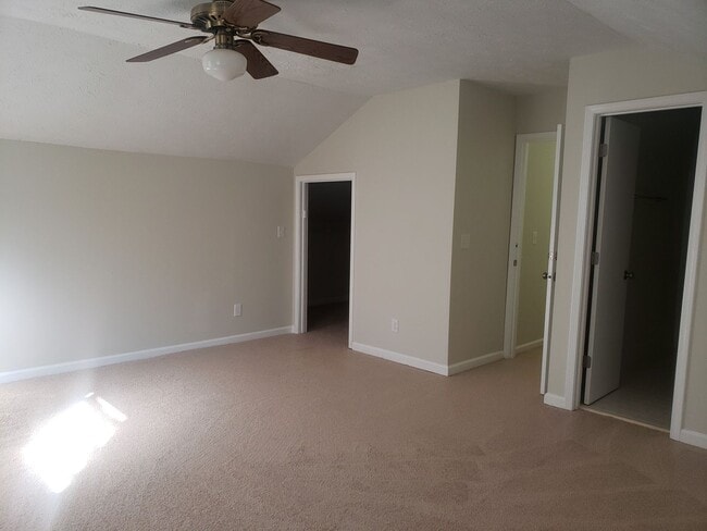 Building Photo - 2BR Townhouse in Avondale