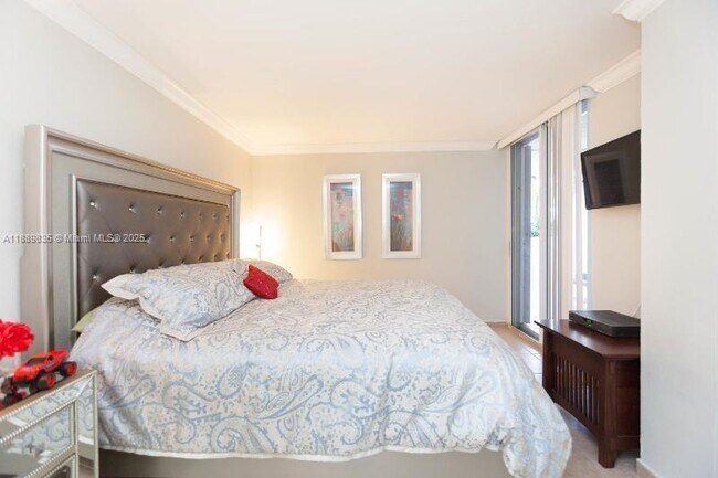 Building Photo - 5880 Collins Ave