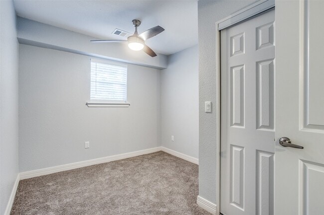 Building Photo - 902 Clark St