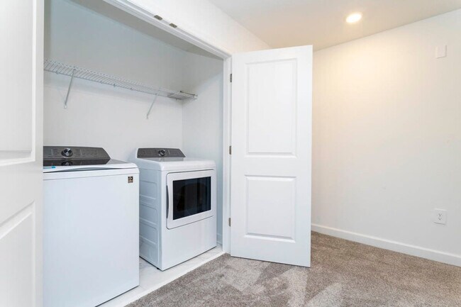 Building Photo - 9202 Sommerset Hills Dr