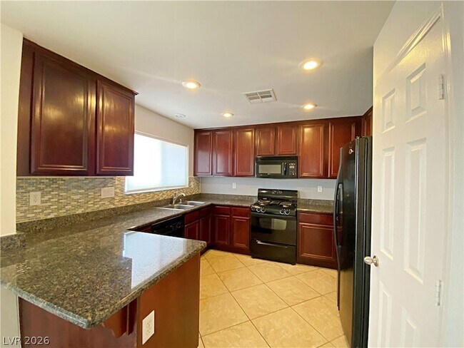 Building Photo - 6496 Robusta Ct