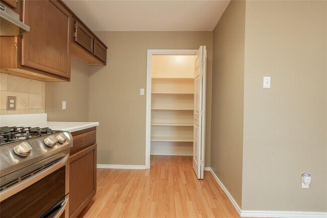 Building Photo - 1518 Sundance Dr