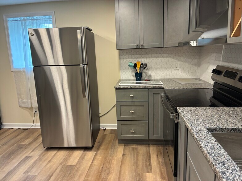 Building Photo - 1006 Willard Dr