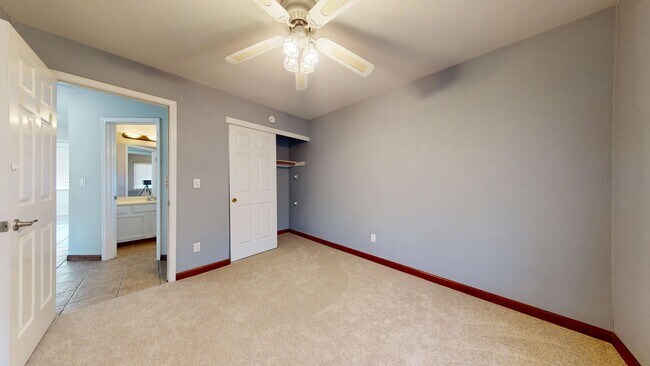 Building Photo - 490 Silvertail Pl