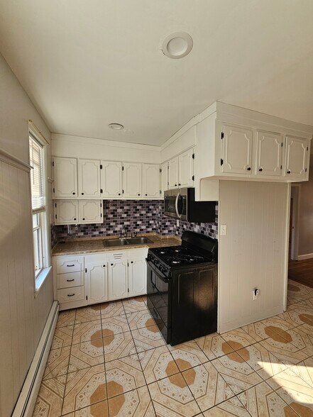 Primary Photo - 91 Berkshire St