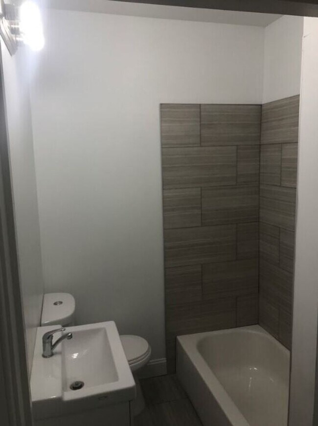 Building Photo - 3326 N 17th St