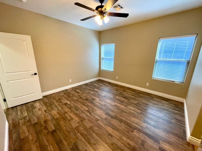 Building Photo - Elegant 3 Bedroom, 2 bathroom Home in Legacy Ranch Neighborhood in Central Kingman!