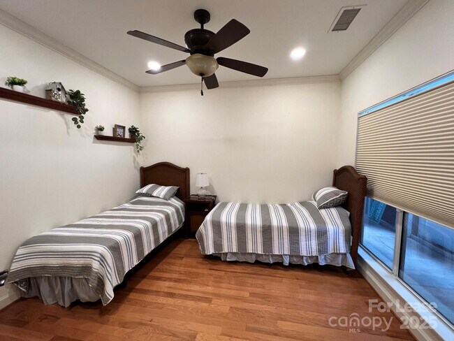 Building Photo - 1140 Torrence Cir