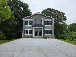 Building Photo - 3 bedroom duplex