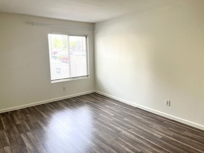 Building Photo - Mission Valley- Centrally Located Condo with AC, Private Patio and Parking.