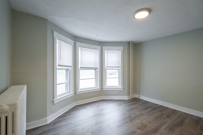 Building Photo - 1327 1st St