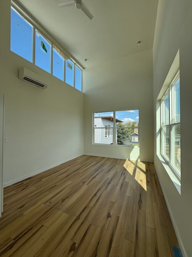 Building Photo - Bright 3BR/3BA with Soaring Ceilings & Lar...