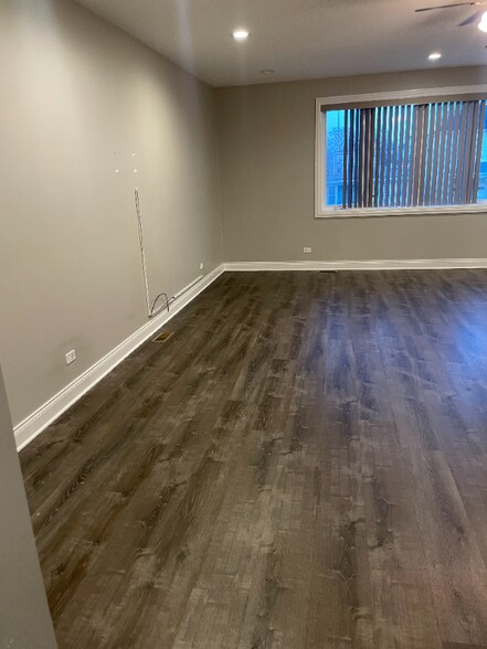 Building Photo - 6027 W Giddings St